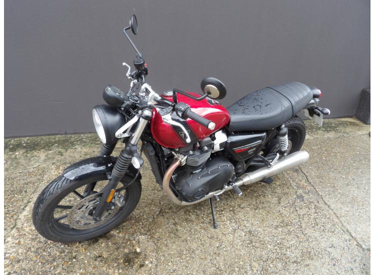 TRIUMPH SPEED TWIN 900