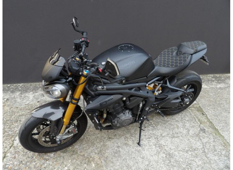TRIUMPH SPEED TRIPLE 1200 RS