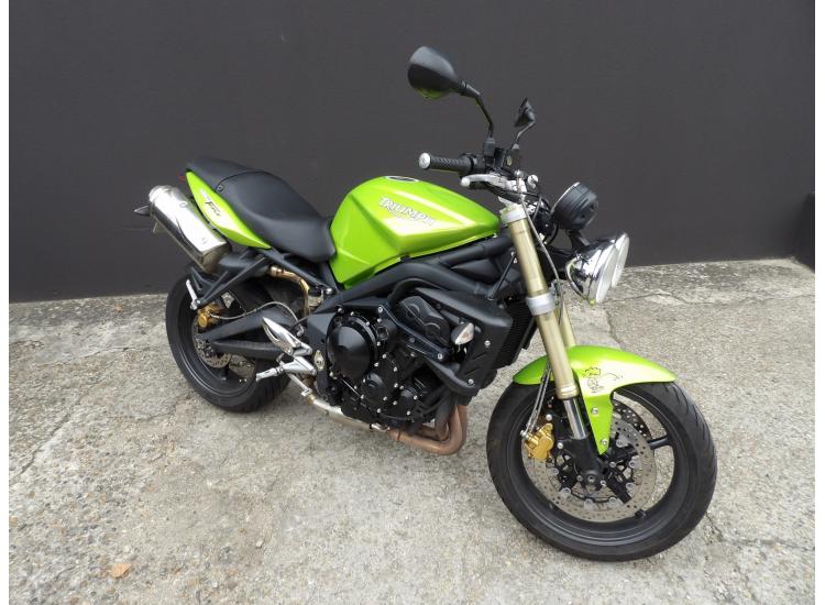 TRIUMPH STREET TRIPLE 675