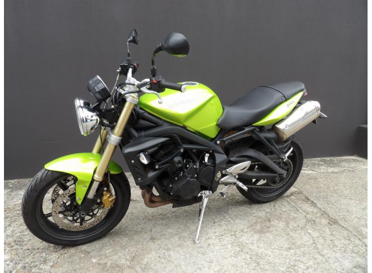 TRIUMPH STREET TRIPLE 675