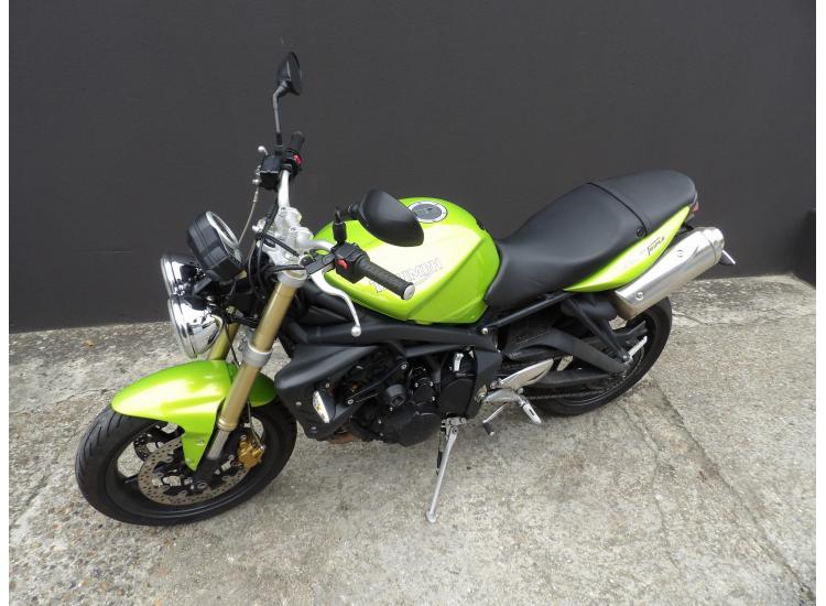 TRIUMPH STREET TRIPLE 675