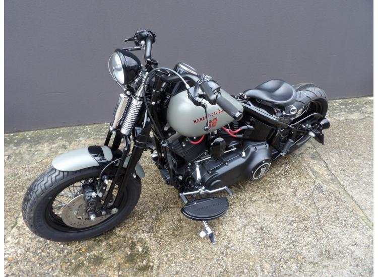 HARLEY-DAVIDSON SOFTAIL CROSS BONES 1584 CROSSBONES 1584 SPRINGER