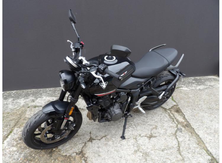 TRIUMPH TRIDENT 660